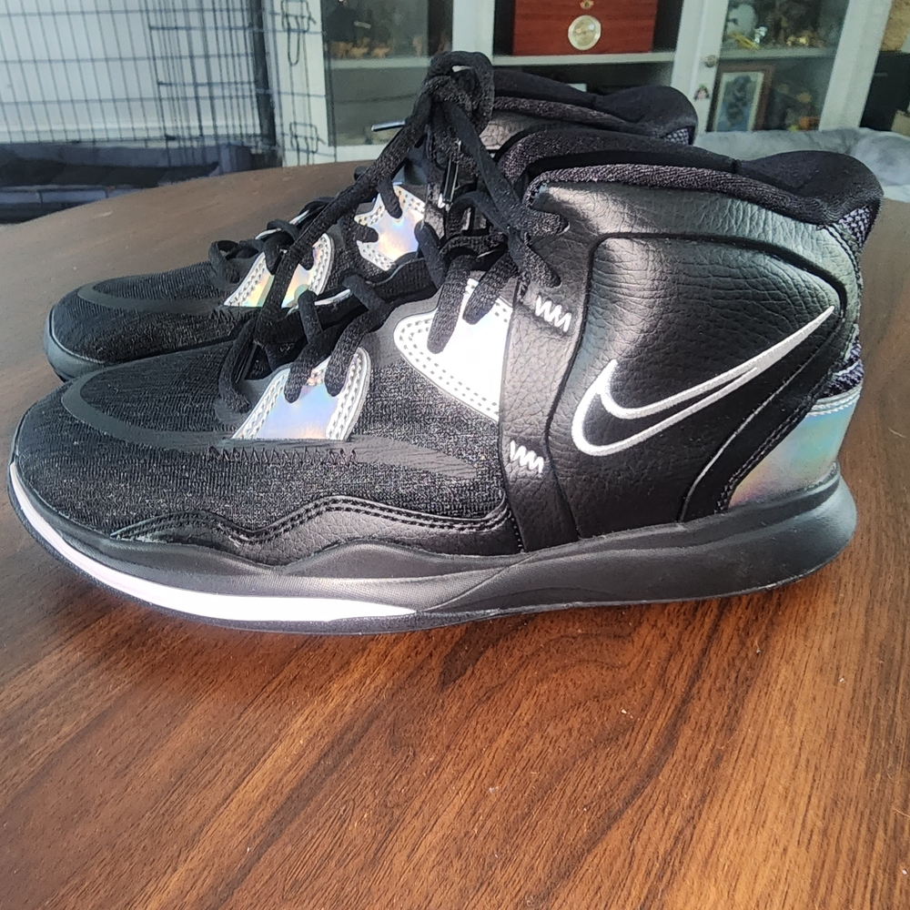Kyrie Irving Nike Kid's Black Basketball Shoes